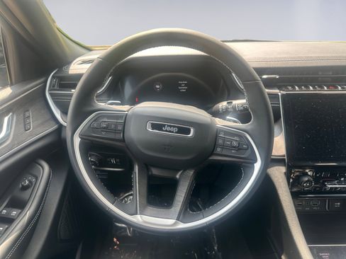 New 2025 Jeep Grand Cherokee Limited w/ Black Appearance Package image 12