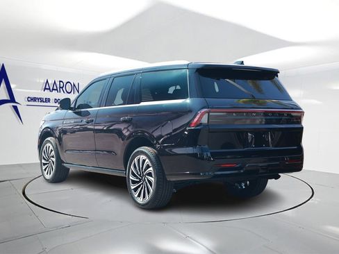 Used 2025 Lincoln Navigator Black Label AWD/4WD image 2