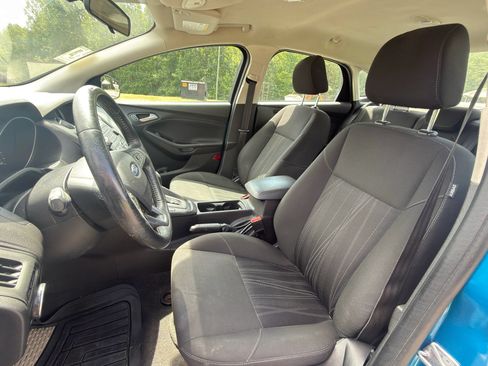 Used 2015 Ford Focus SE w/ SE Cold Weather Package FWD image 2