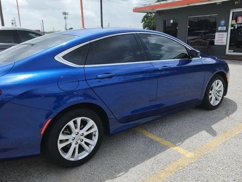 Used 2015 Chrysler 200 Limited FWD image 4