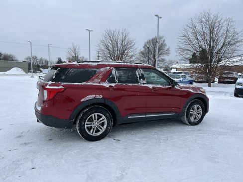 Used 2020 Ford Explorer XLT w/ Equipment Group 202A image 4