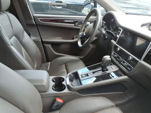 Used 2023 Porsche Macan Turbo AWD/4WD image 6