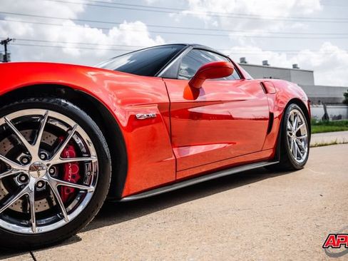 Used 2011 Chevrolet Corvette Z06 w/ Z06 Carbon Fiber Package RWD image 29