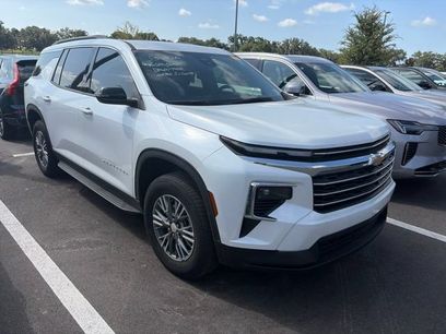 Used 2025 Chevrolet Traverse LT