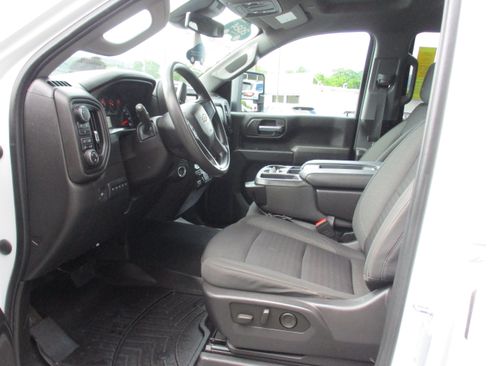 Used 2024 Chevrolet Silverado 2500 Custom w/ Custom Value Package AWD/4WD image 11