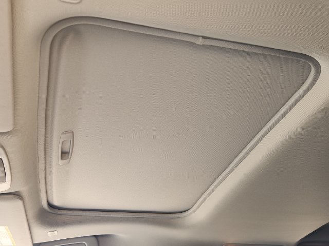 Used 2026 Toyota Sienna XLE FWD image 19
