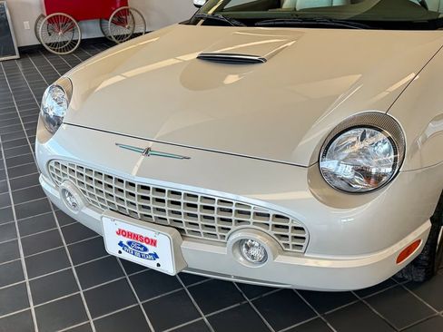 Used 2005 Ford Thunderbird 50th Anniversary RWD image 8