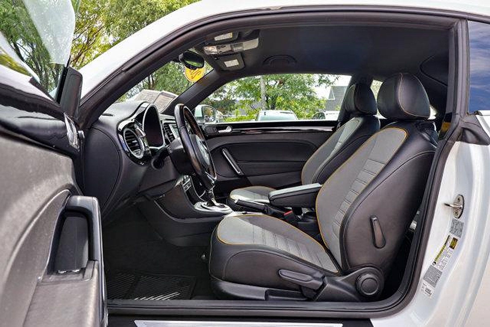 Used 2016 Volkswagen Beetle 1.8T Dune FWD image 11
