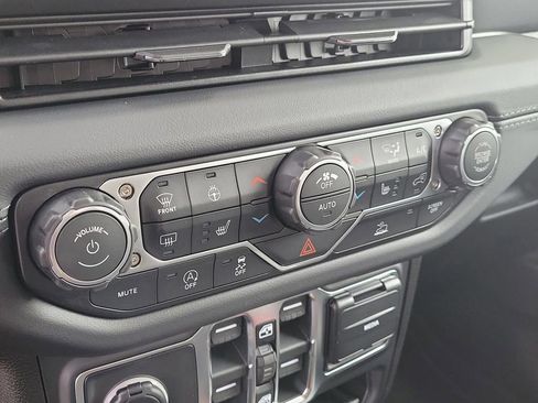 New 2026 Jeep Gladiator Sport AWD/4WD image 30