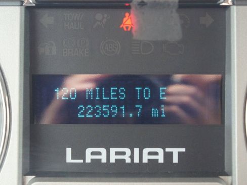 Used 2010 Ford F150 Lariat RWD image 4