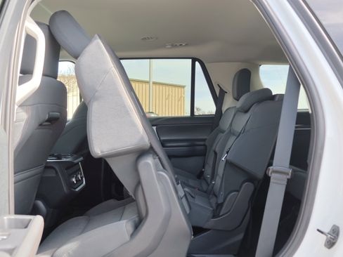 Used 2025 Ford Expedition Active image 29