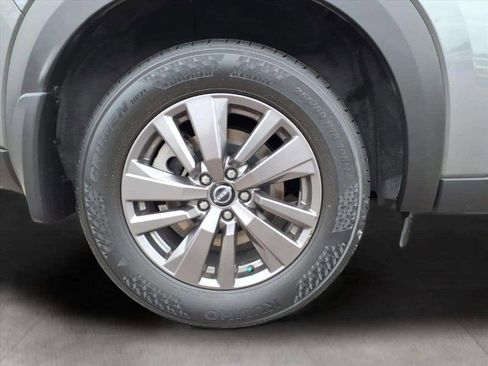 Used 2024 Nissan Pathfinder SV image 19