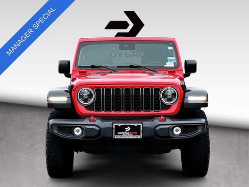 Used 2025 Jeep Wrangler Unlimited Rubicon AWD/4WD image 3