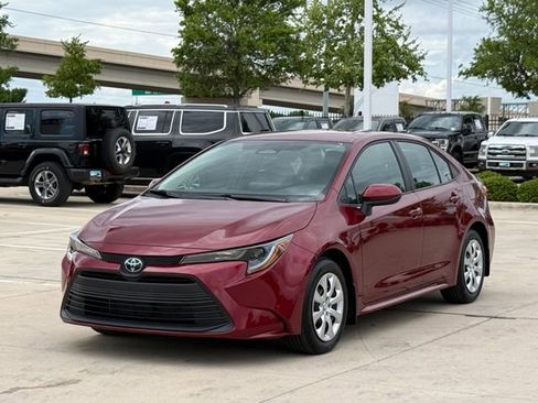 Used 2026 Toyota Corolla LE image 7