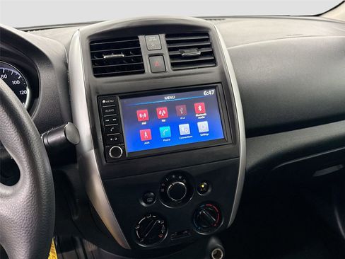 Used 2019 Nissan Versa SV image 3