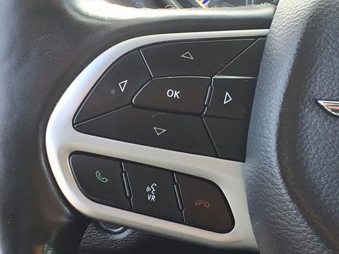 Used 2018 Chrysler 300 Limited image 12