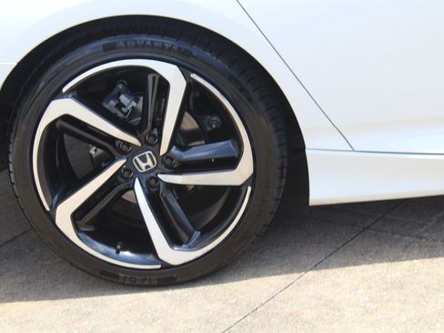 Used 2022 Honda Accord Sport image 3