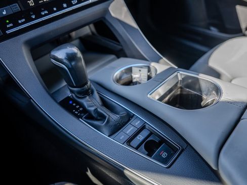 Used 2020 Toyota Avalon XLE image 22