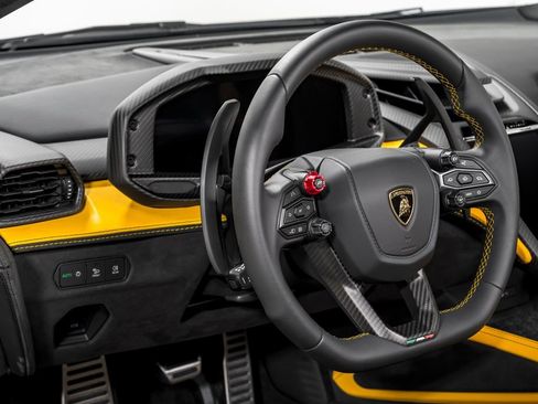 Used 2024 Lamborghini Revuelto AWD/4WD image 12