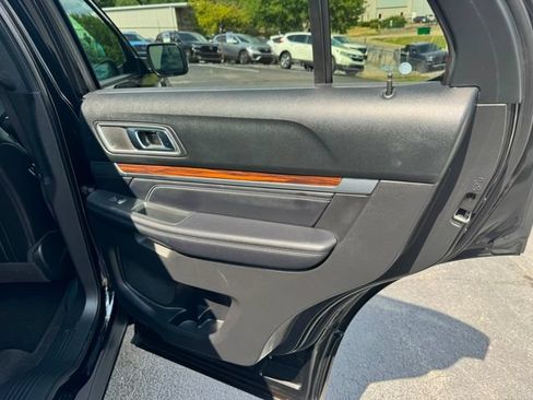 Used 2017 Ford Explorer Limited FWD image 17