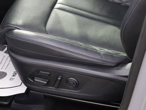 Used 2023 Kia Sorento SX image 16