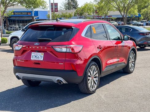 Used 2020 Ford Escape Titanium image 4