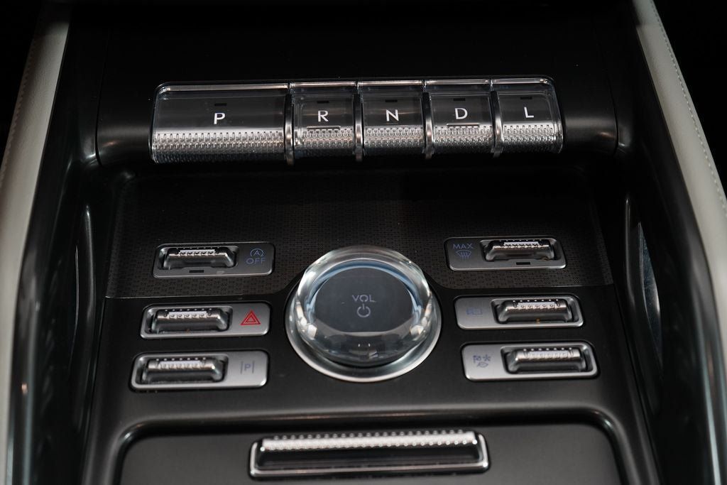 Used 2025 Lincoln Nautilus Premier AWD/4WD image 15