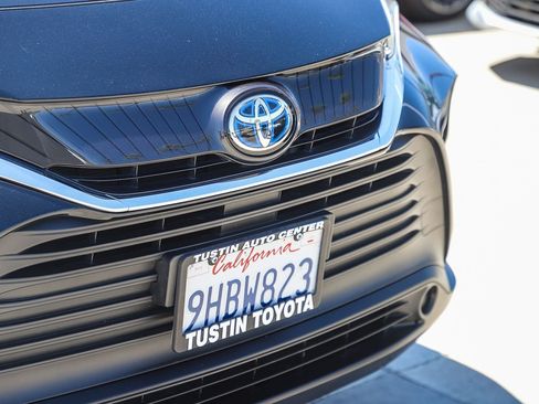 Certified 2023 Toyota Venza LE AWD/4WD image 5