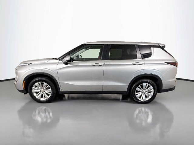 Used 2025 Mitsubishi Outlander ES FWD image 6