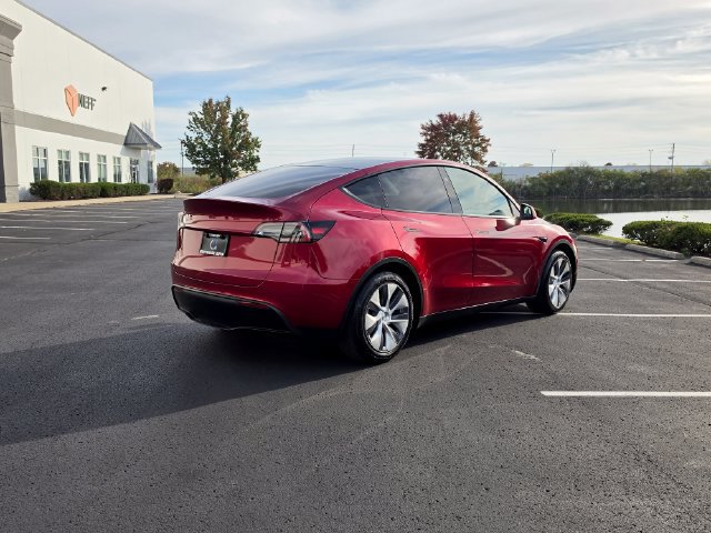 Used 2024 Tesla Model Y Long Range AWD/4WD image 18