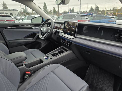 New 2026 Volkswagen Tiguan SE image 44