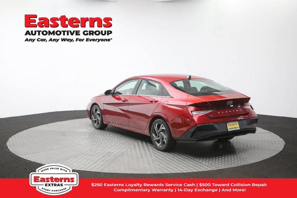 Used 2025 Hyundai Elantra SEL FWD image 67