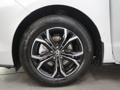 Used 2026 Toyota Sienna Platinum AWD/4WD image 35