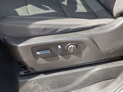 Used 2023 Chevrolet Silverado 2500 Custom w/ Custom Convenience Package image 16