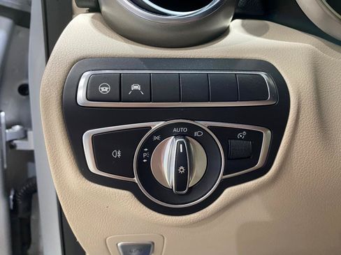 Used 2018 Mercedes-Benz GLC 300 4MATIC image 11