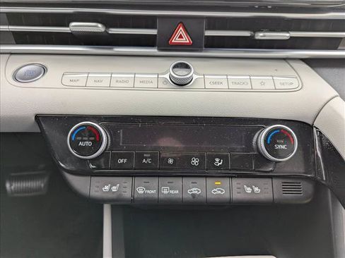Used 2025 Hyundai Elantra Limited FWD image 19