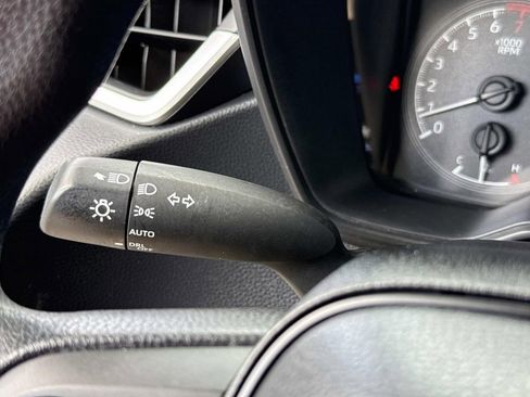 Used 2021 Toyota Corolla LE image 37