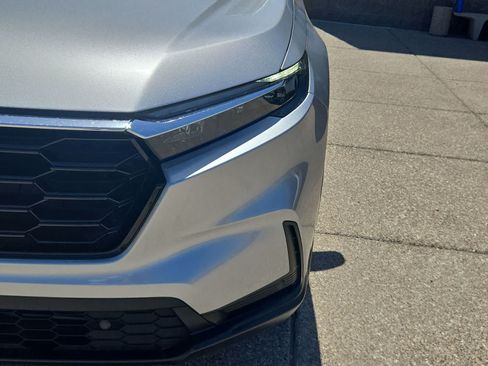 Used 2025 Honda CR-V EX-L image 11