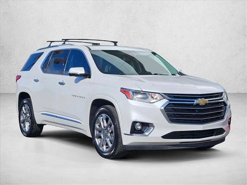 Used 2018 Chevrolet Traverse Premier w/ Driver Confidence II Package FWD image 3