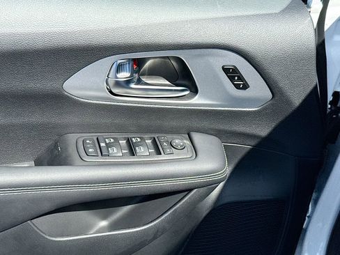 New 2026 Chrysler Pacifica Limited w/ S Appearance Package image 18