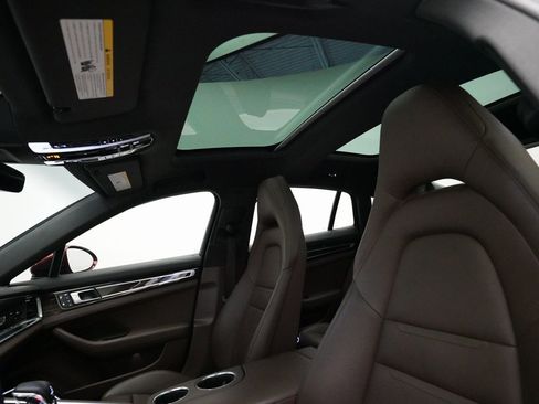 Used 2022 Porsche Panamera 4 image 19