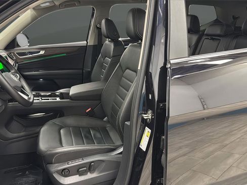 Used 2025 Volkswagen Atlas SEL AWD/4WD image 9