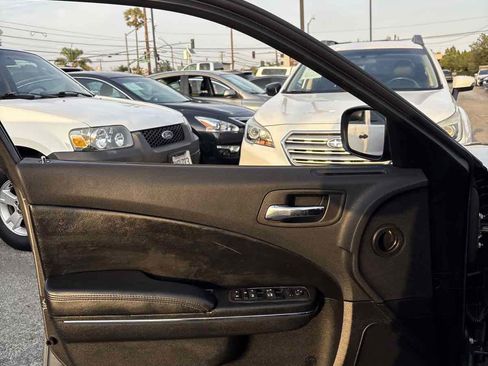 Used 2012 Dodge Charger SE RWD image 5