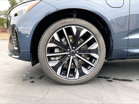New 2026 Volvo XC60 T8 Ultra w/ Protection Package Premier AWD/4WD image 14