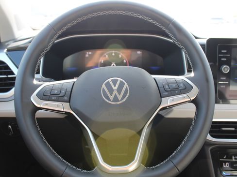 New 2025 Volkswagen Taos SE image 11