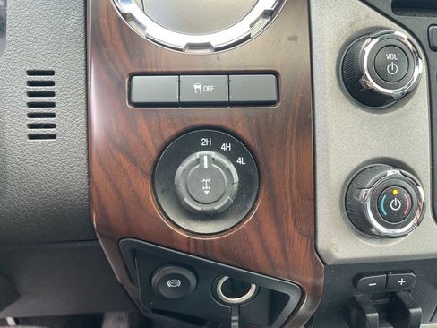 Used 2016 Ford F250 Lariat w/ Chrome Package image 31