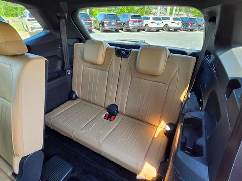 Certified 2023 Volkswagen Tiguan SE R-Line FWD image 45