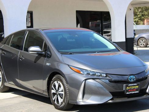 Used 2018 Toyota Prius Prime Premium w/ Carpet Mat Package FWD image 3