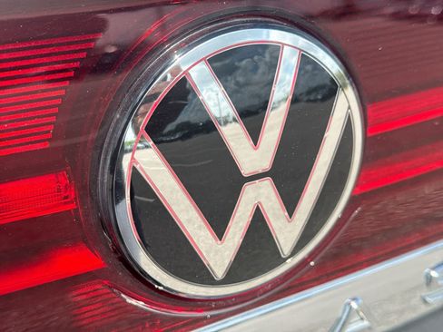 Used 2024 Volkswagen Atlas SE w/ Panoramic Sunroof Package FWD image 18