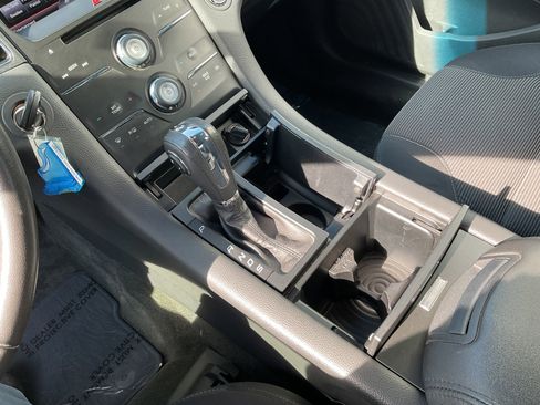 Used 2013 Ford Taurus SEL FWD image 27